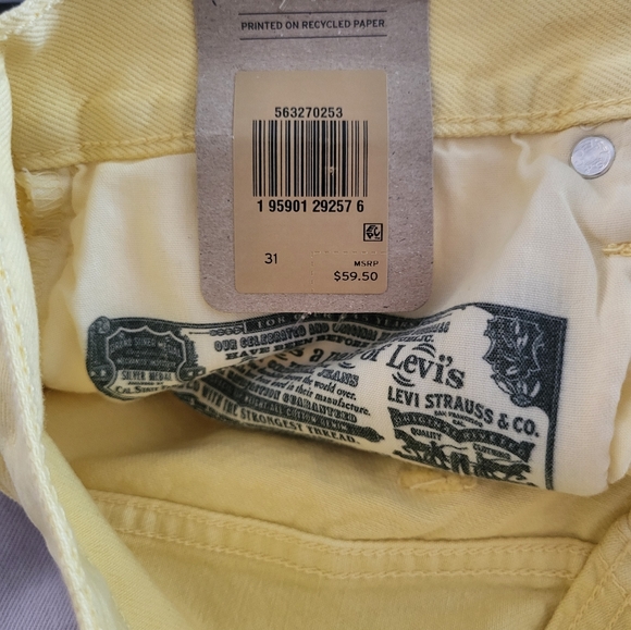 Levi's Super Cute Shorts - Picture 2 of 3